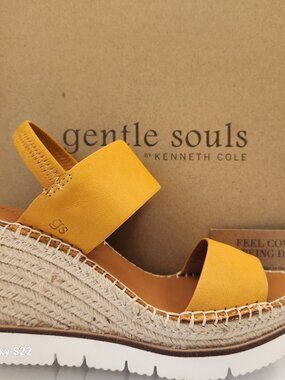 Gentle Souls Leather "Elyssa" two band wedges. NIB. Size 6